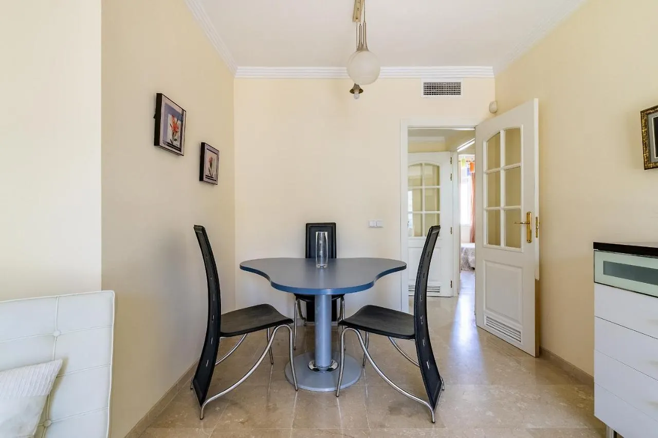Cozy 2-Bedroom Beachfront Retreat In Estepona 0*,