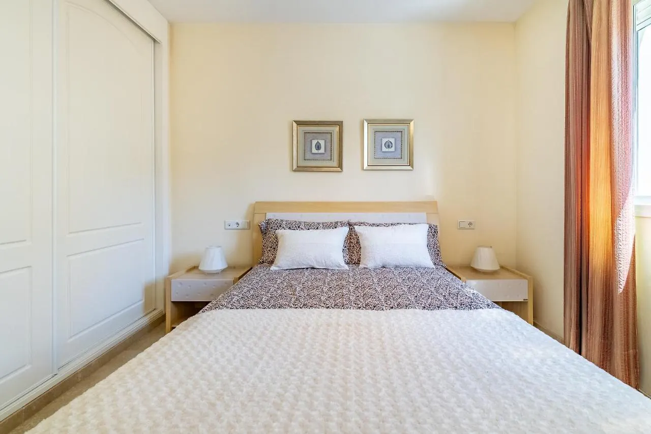 Cozy 2-Bedroom Beachfront Retreat In Estepona Spagna