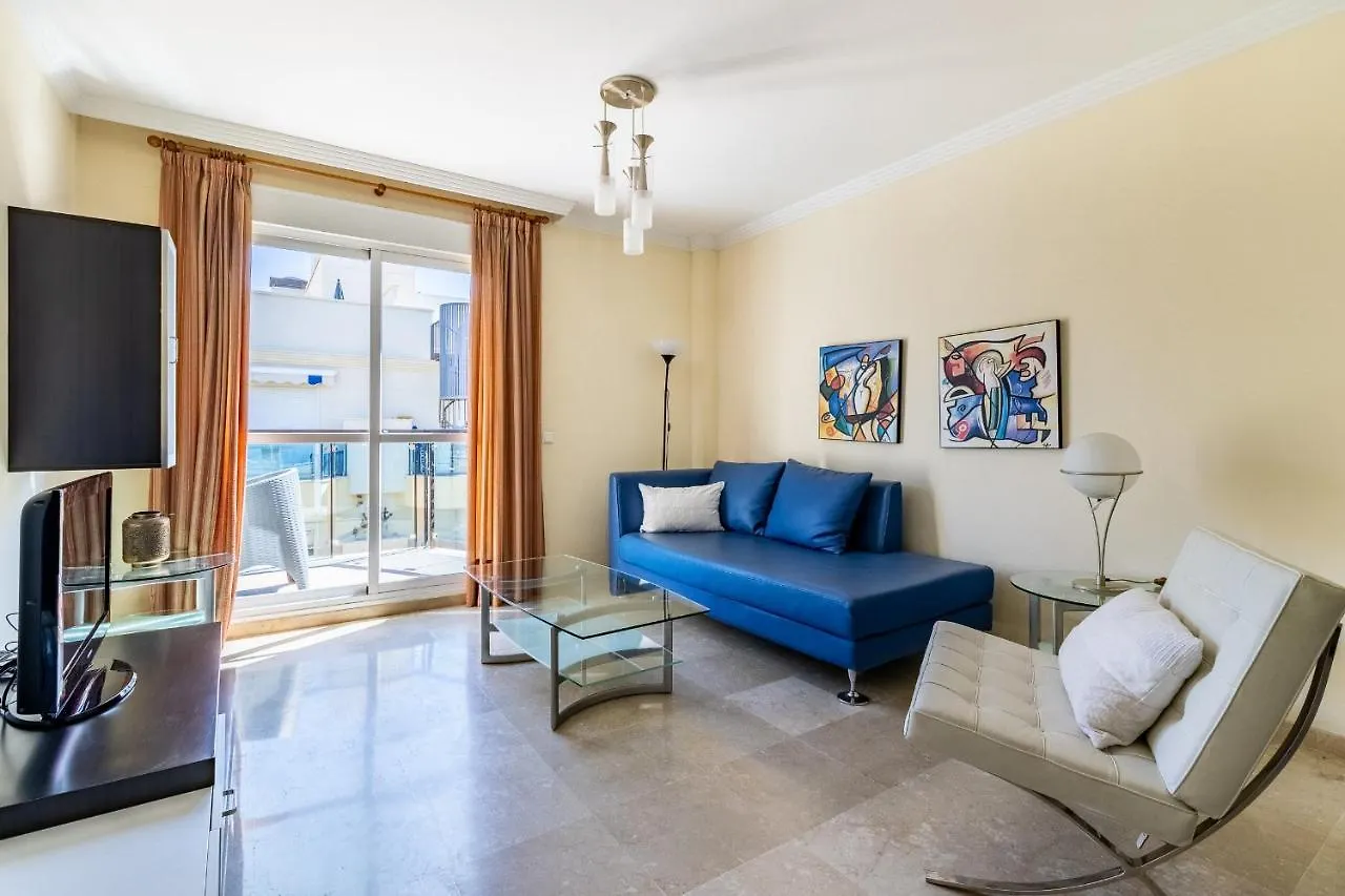 Cozy 2-Bedroom Beachfront Retreat In Estepona 0*,  Spagna