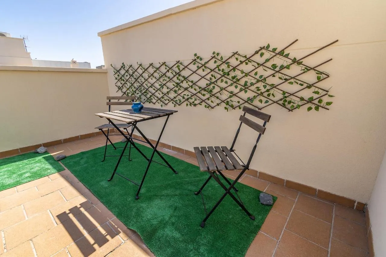Cozy 2-Bedroom Beachfront Retreat In Estepona Appartamento